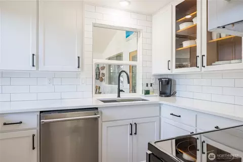 Kitchen - 382 Discovery Way, Sequim, WA 98382 photo 2 of 3