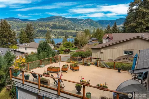 69 N Point Dr, Bellingham, WA 98229