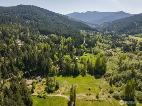 2252 Black Diamond Rd, Port Angeles, WA 98363