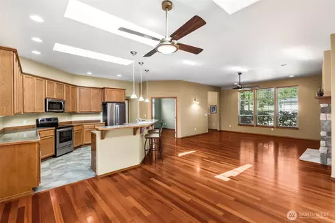 Living - 51 E Vine Maple Ln, Union, WA 98592 photo 3 of 4