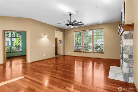 Living - 51 E Vine Maple Ln, Union, WA 98592 photo 2 of 4