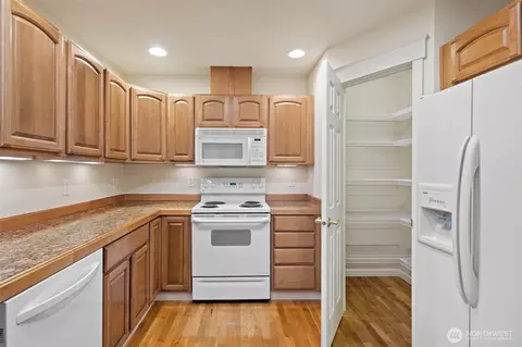 Kitchen - 160 E Soderberg Rd #C7, Allyn, WA 98524 photo 4 of 5