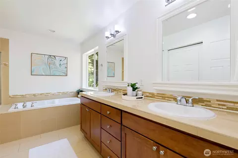 Bath - 23115 36th Dr SE, Bothell, WA 98021 photo 2 of 4