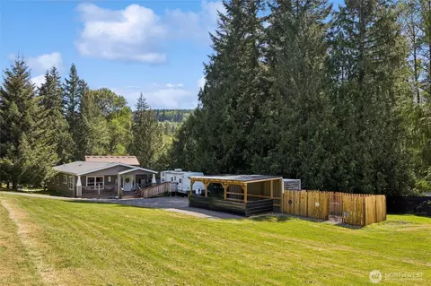 230 Home Town Dr, Kelso, WA 98626