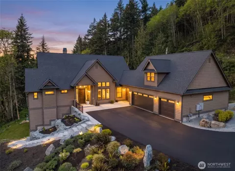 17345 Olympic Pl, Mount Vernon, WA 98274