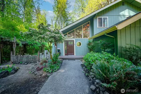 8518 Lake Lucinda Dr SW, Olympia, WA 98512