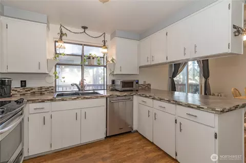 Kitchen - 19303 10th Ave E, Spanaway, WA 98387 photo 1 of 2