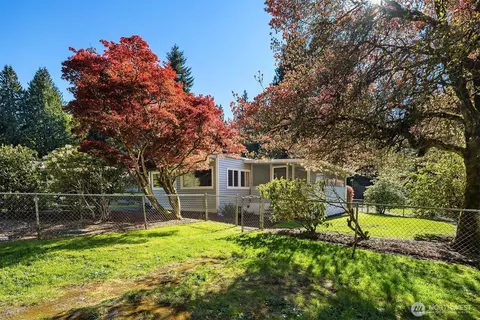 6037 NE Blakely Ave, Bainbridge Island, WA 98110
