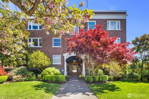 1902 Bigelow Ave N #304, Seattle, WA 98109