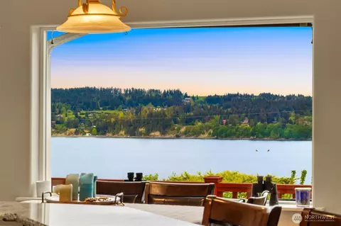 1409 Commodore Pl, Freeland, WA 98249