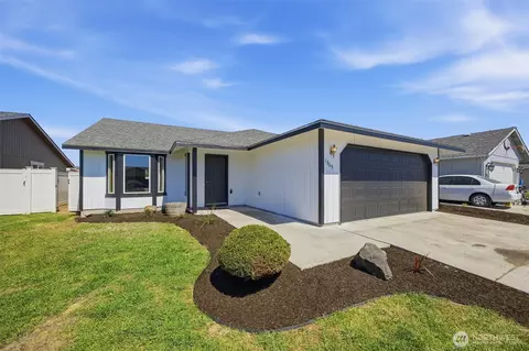 1365 E Gemstone St E, Othello, WA 99344
