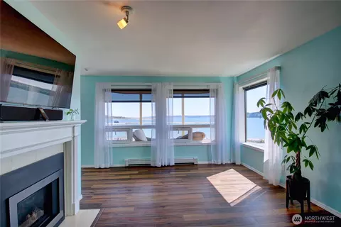 747 SE Bayshore Dr #202, Oak Harbor, WA 98277