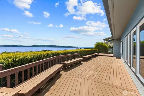 1808 E Lola Beach Ln, Oak Harbor, WA 98277