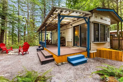 94 4 Christmas Tree Dr, Deming, WA 98244