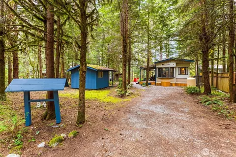 94 4 Christmas Tree Dr, Deming, WA 98244