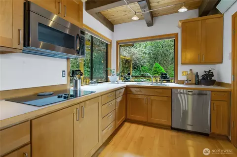 Kitchen - 46430 287th Pl SE, Enumclaw, WA 98022 photo 5 of 7