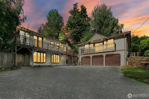 18901 61 Ave NE, Kenmore, WA 98028