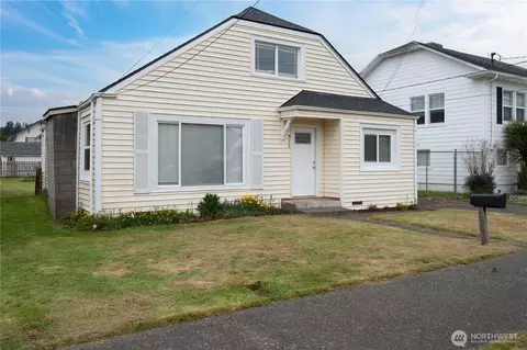 912 1st St, Hoquiam, WA 98550