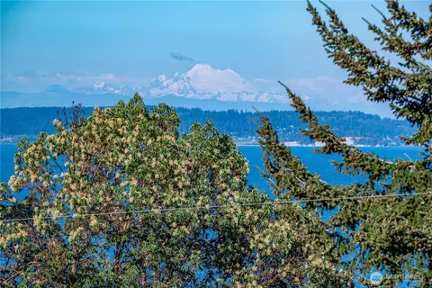 315 Marine Dr, Coupeville, WA 98239
