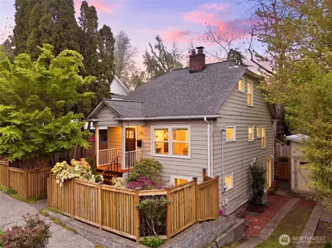 2208 NE 75th St, Seattle, WA 98115