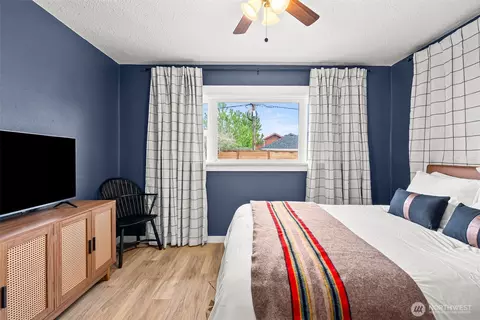 Bedroom - 809 Sumner Ave, Sumner, WA 98390 photo 1 of 5