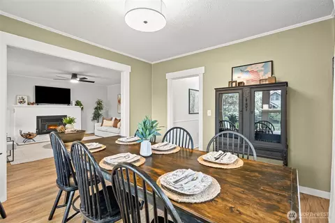 Dining - 809 Sumner Ave, Sumner, WA 98390 photo 1 of 4
