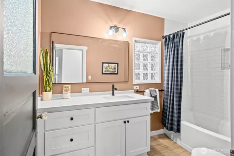 Bath - 809 Sumner Ave, Sumner, WA 98390 photo 1 of 1