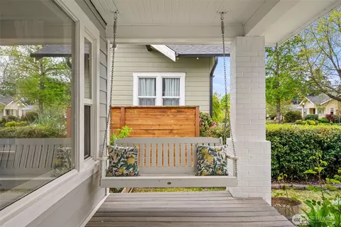Exterior - 809 Sumner Ave, Sumner, WA 98390 photo 2 of 10