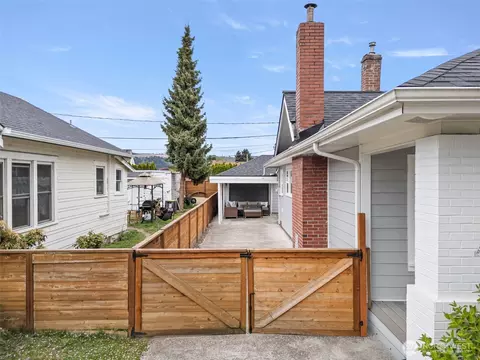 Exterior - 809 Sumner Ave, Sumner, WA 98390 photo 5 of 10