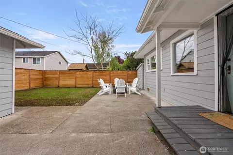 Exterior - 809 Sumner Ave, Sumner, WA 98390 photo 7 of 10