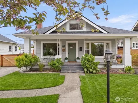 Exterior - 809 Sumner Ave, Sumner, WA 98390 photo 3 of 10