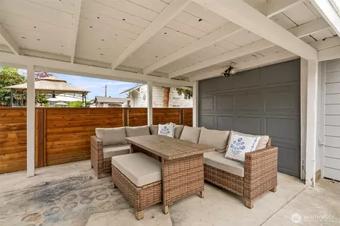 Exterior - 809 Sumner Ave, Sumner, WA 98390 photo 6 of 10