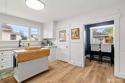 Kitchen - 809 Sumner Ave, Sumner, WA 98390 photo 2 of 4