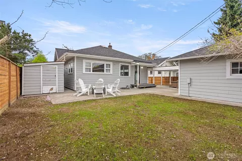 Exterior - 809 Sumner Ave, Sumner, WA 98390 photo 9 of 10