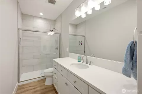 Bath - 29615 SE 361st Pl, Enumclaw, WA 98022 photo 4 of 5