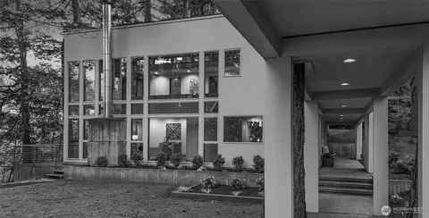 2261 W Lake Sammamish Pkwy SE, Bellevue, WA 98008