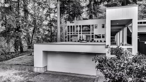 2261 W Lake Sammamish Pkwy SE, Bellevue, WA 98008