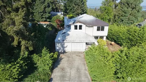 2915 98th Ave NE, Clyde Hill, WA 98004