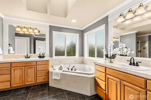 Bath - 3915 214th St SE, Bothell, WA 98021 photo 2 of 6