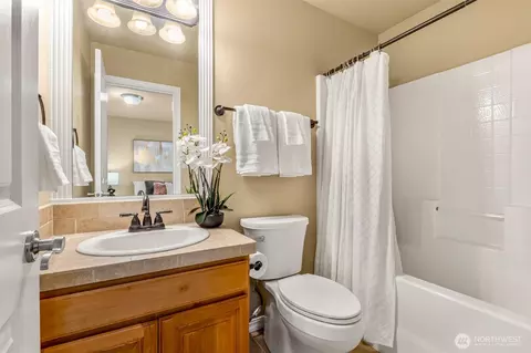 Bath - 3915 214th St SE, Bothell, WA 98021 photo 5 of 6