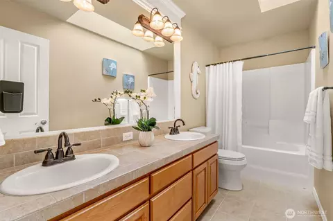 Bath - 3915 214th St SE, Bothell, WA 98021 photo 6 of 6