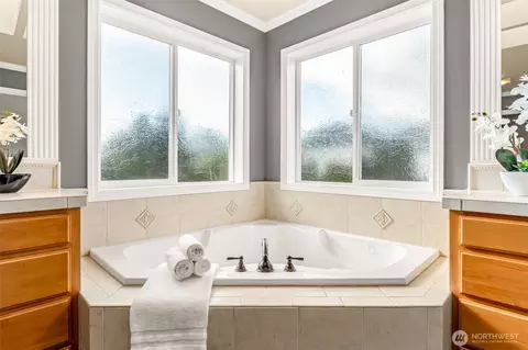 Bath - 3915 214th St SE, Bothell, WA 98021 photo 4 of 6
