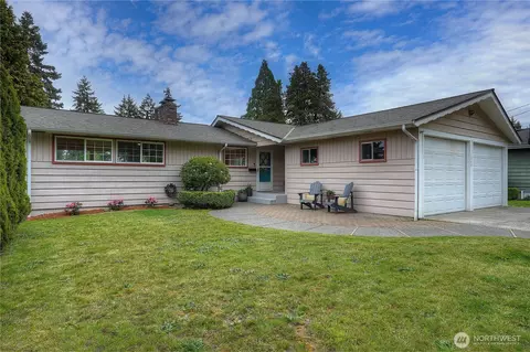 1045 Sunrise Ln, Fircrest, WA 98466
