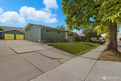 1025 River Dr, Coulee Dam, WA 99116