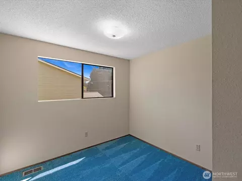 Bedroom - 12314 NE 162nd St, Bothell, WA 98011 photo 5 of 6