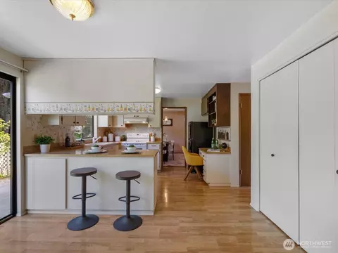 Kitchen - 12314 NE 162nd St, Bothell, WA 98011 photo 6 of 7