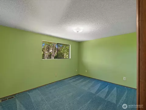 Bedroom - 12314 NE 162nd St, Bothell, WA 98011 photo 4 of 6