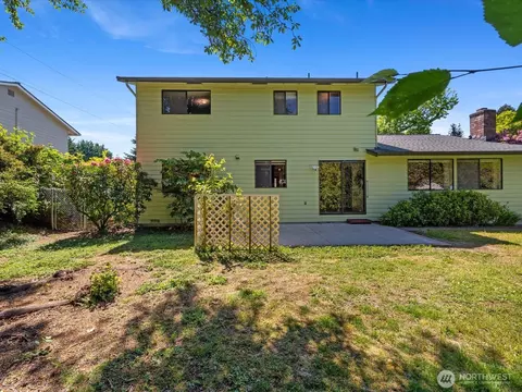 Exterior - 12314 NE 162nd St, Bothell, WA 98011 photo 5 of 8