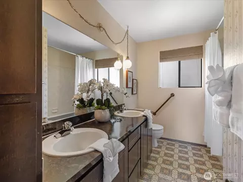 Bath - 12314 NE 162nd St, Bothell, WA 98011 photo 4 of 4