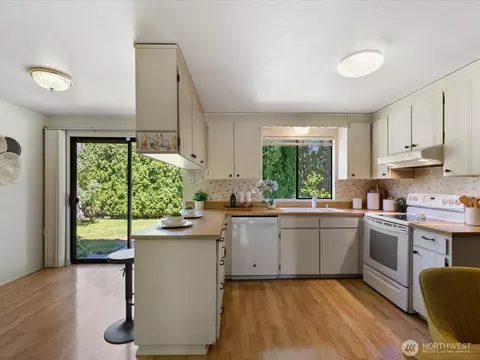 Kitchen - 12314 NE 162nd St, Bothell, WA 98011 photo 1 of 7